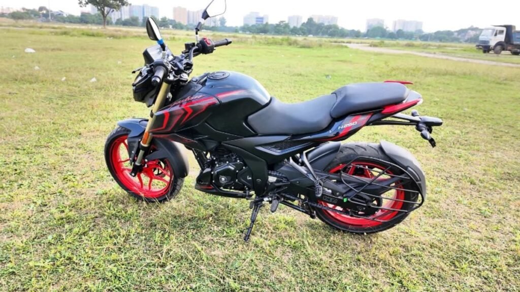 Bajaj Pulsar N250 SS